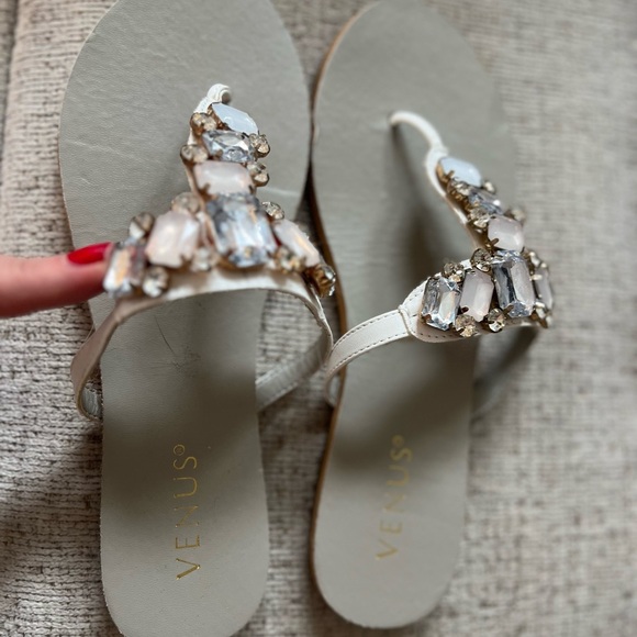 Venus size 8 rhinestone flip flops - Picture 2 of 2